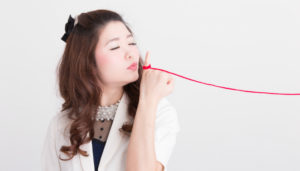赤い糸と女性