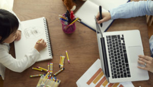 シングルマザーの起業｜メリットやデメリット・注意するポイントを徹底解説！