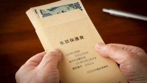 シングルマザーが生活保護を受けるには！？もらえる金額と注意点