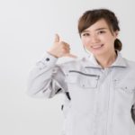 作業服を着た女性