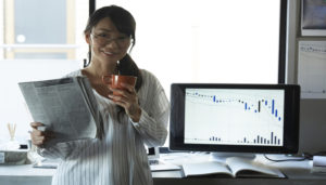 投資をする女性